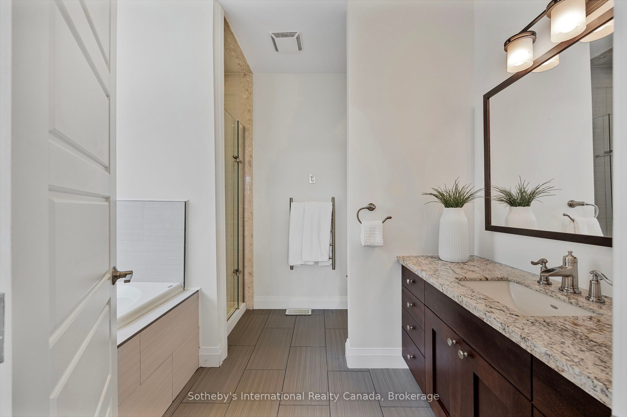 2 Swan Lane Property Photo 25