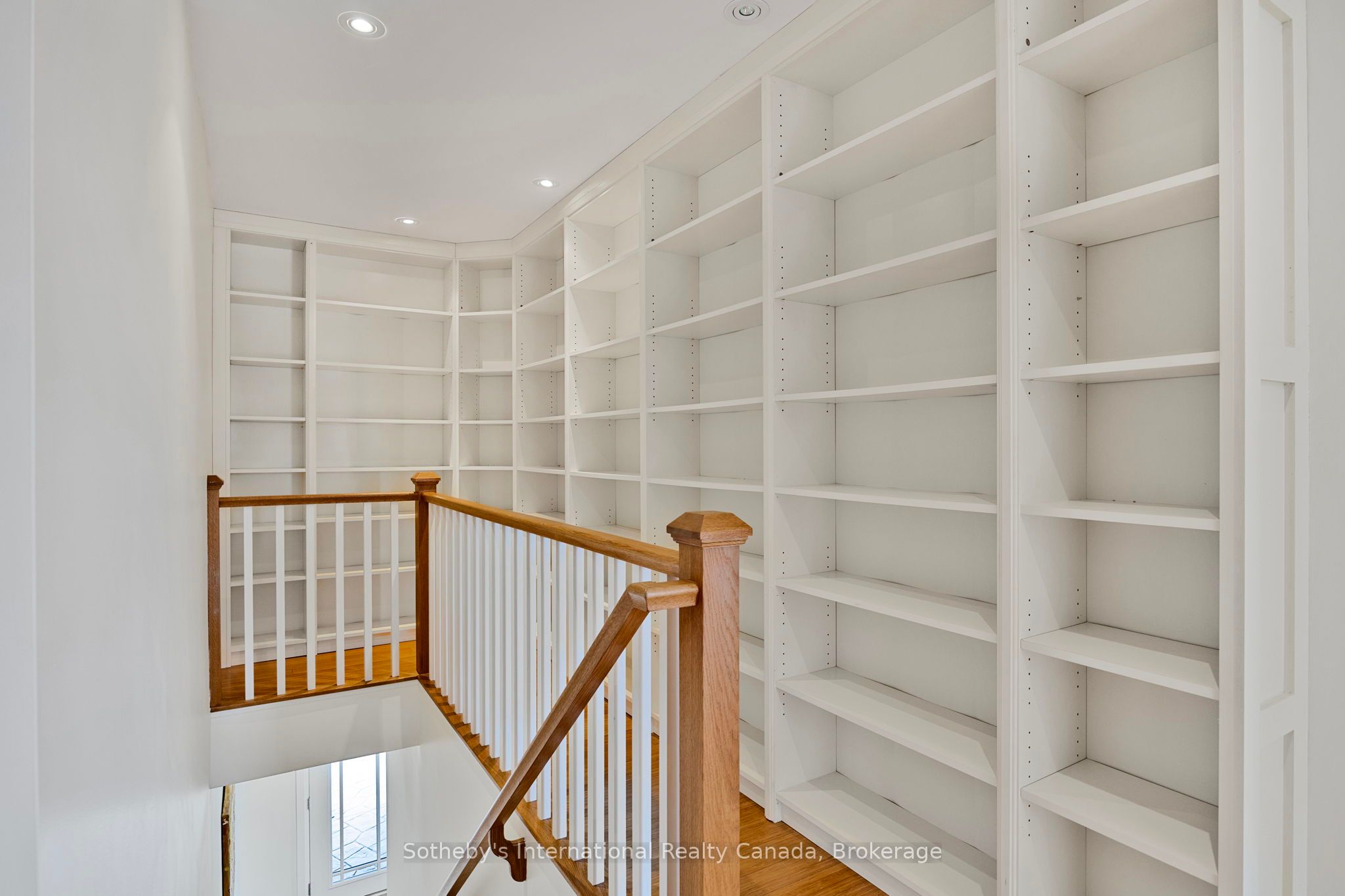 2 Swan Lane Property Photo 28