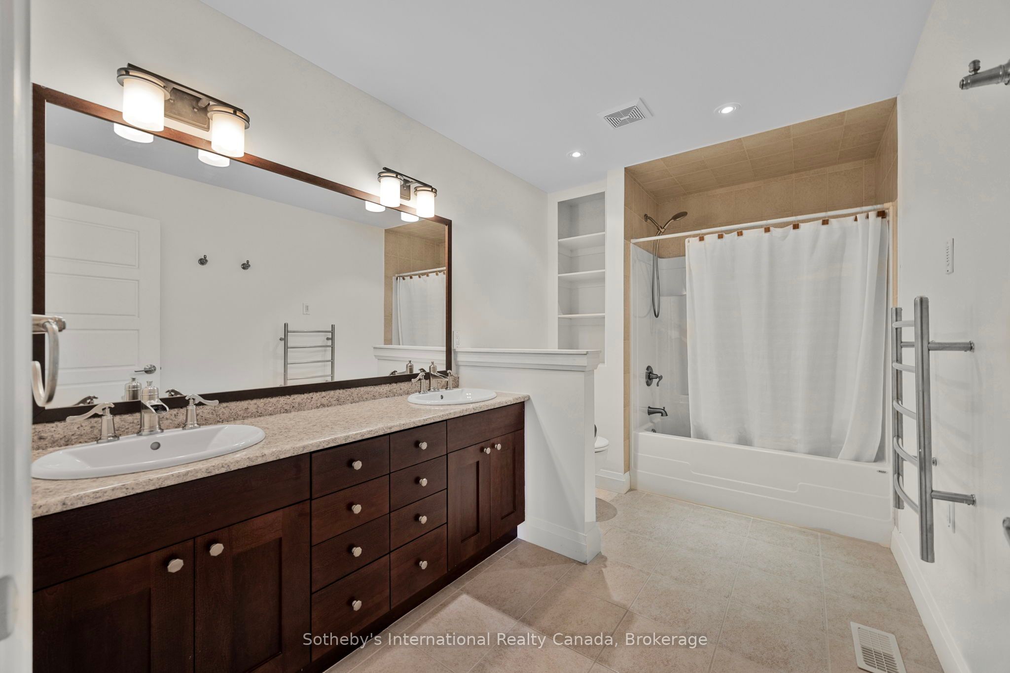 2 Swan Lane Property Photo 29