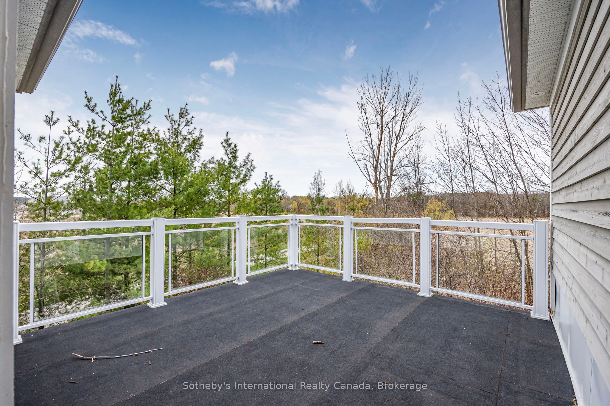 2 Swan Lane Property Photo 39