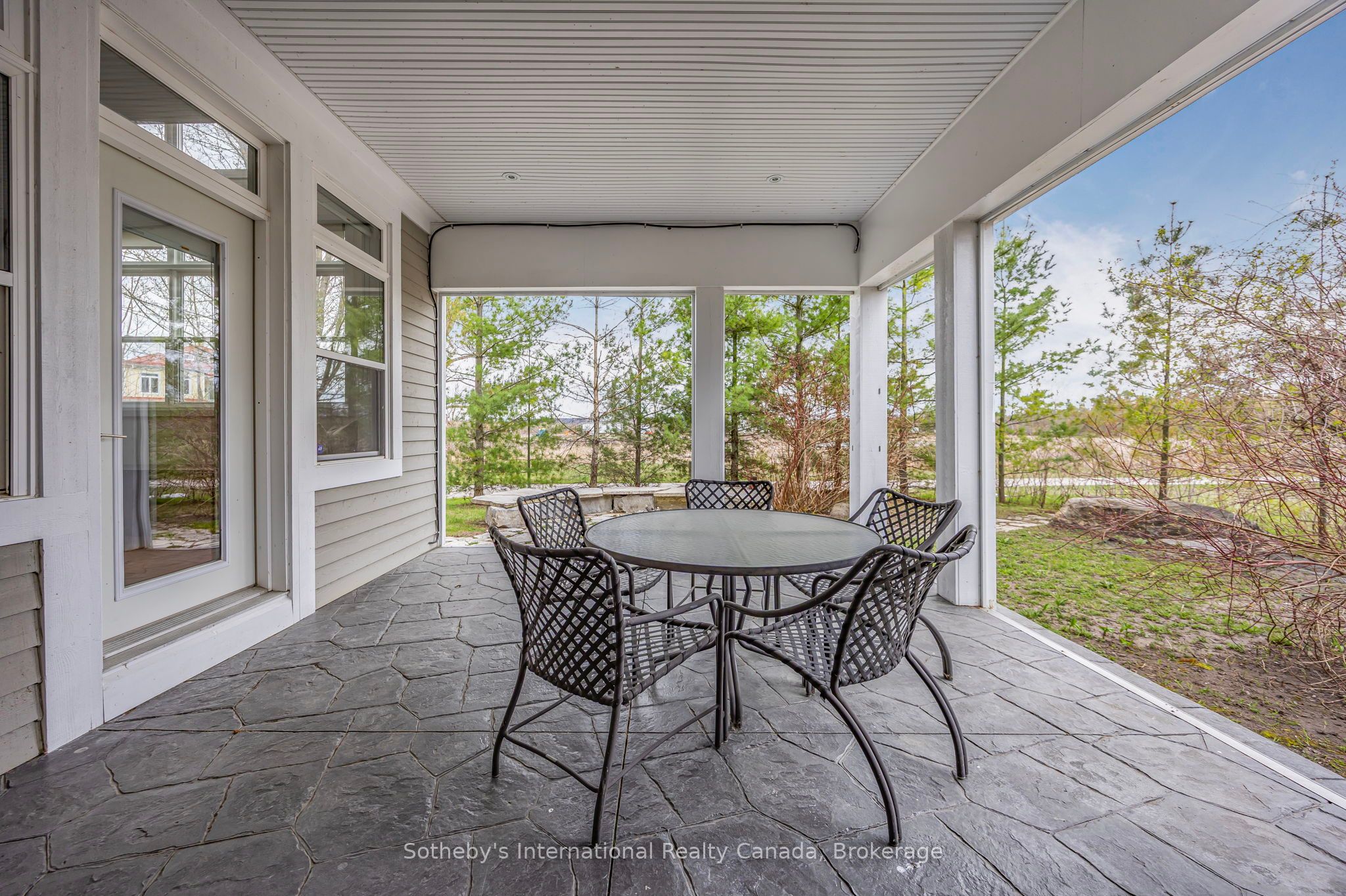 2 Swan Lane Property Photo 40
