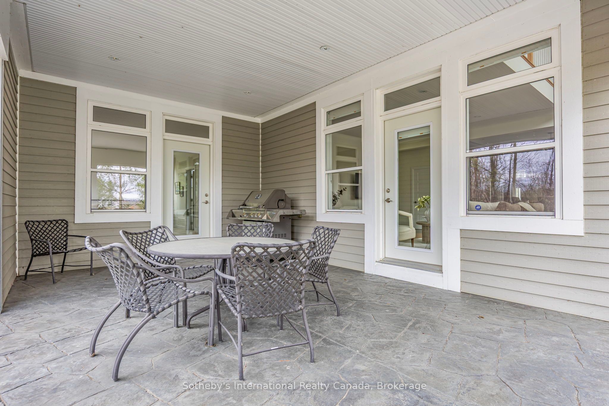 2 Swan Lane Property Photo 41