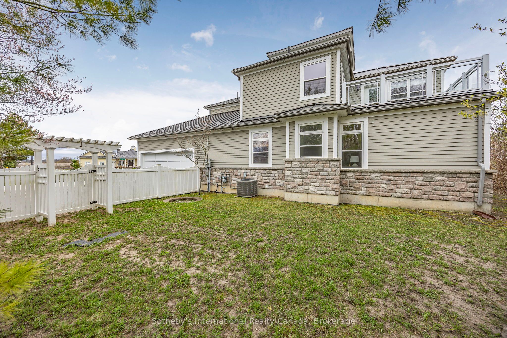 2 Swan Lane Property Photo 43