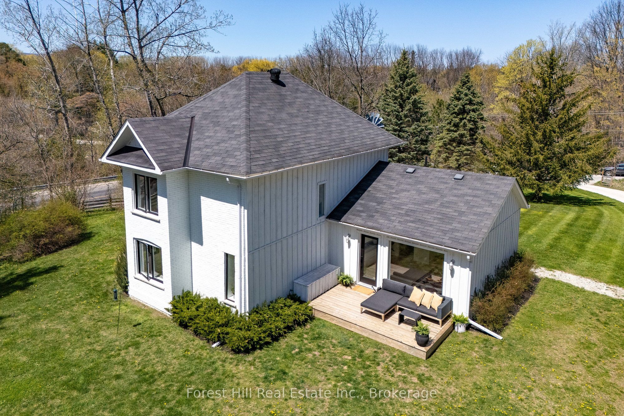 7599 36/37 Nottawasaga SideRoad Property Photo 1