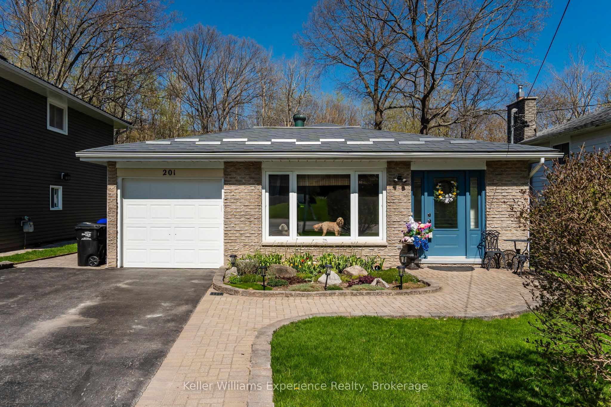 201 Bayfield Avenue Property Photo 2