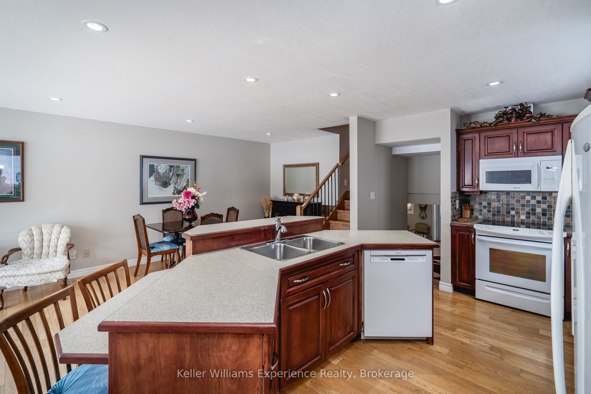 201 Bayfield Avenue Property Photo 8