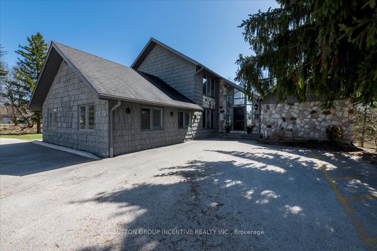 386 Mapleview Dr E Property Photo 1