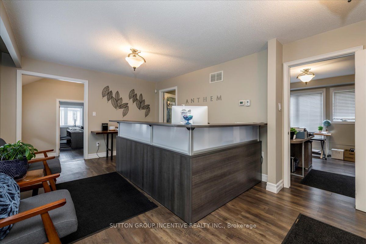 386 Mapleview Dr E Property Photo 5