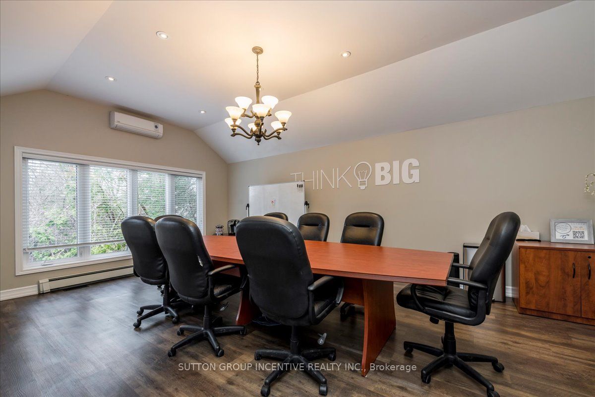 386 Mapleview Dr E Property Photo 6