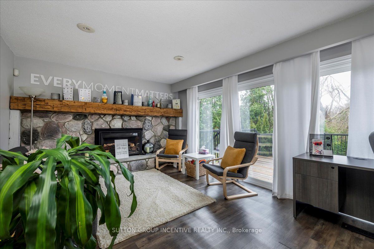 386 Mapleview Dr E Property Photo 10