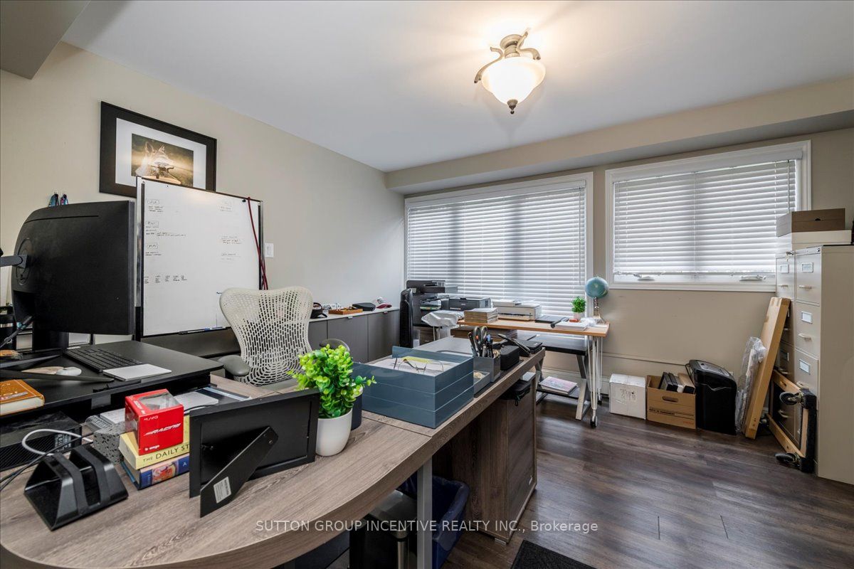 386 Mapleview Dr E Property Photo 12