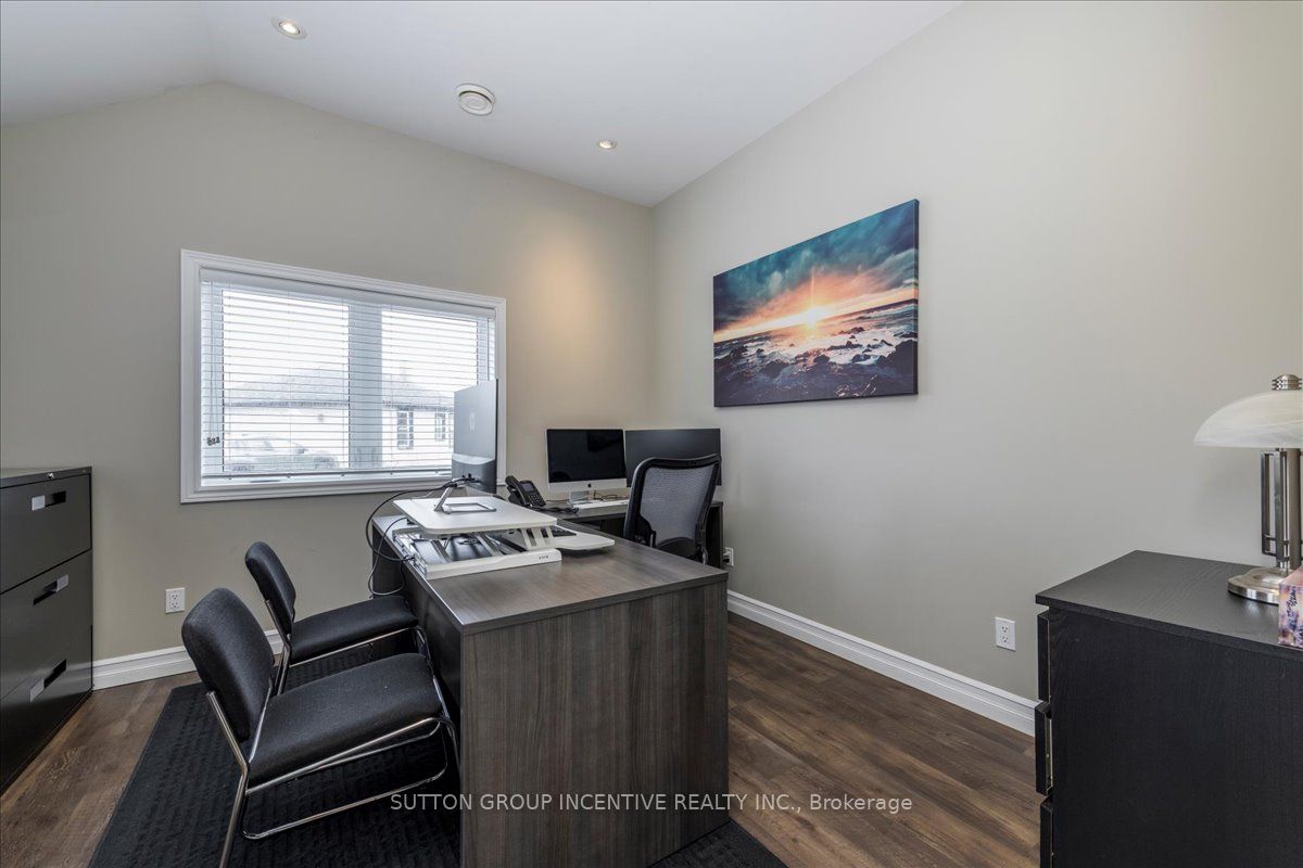 386 Mapleview Dr E Property Photo 14