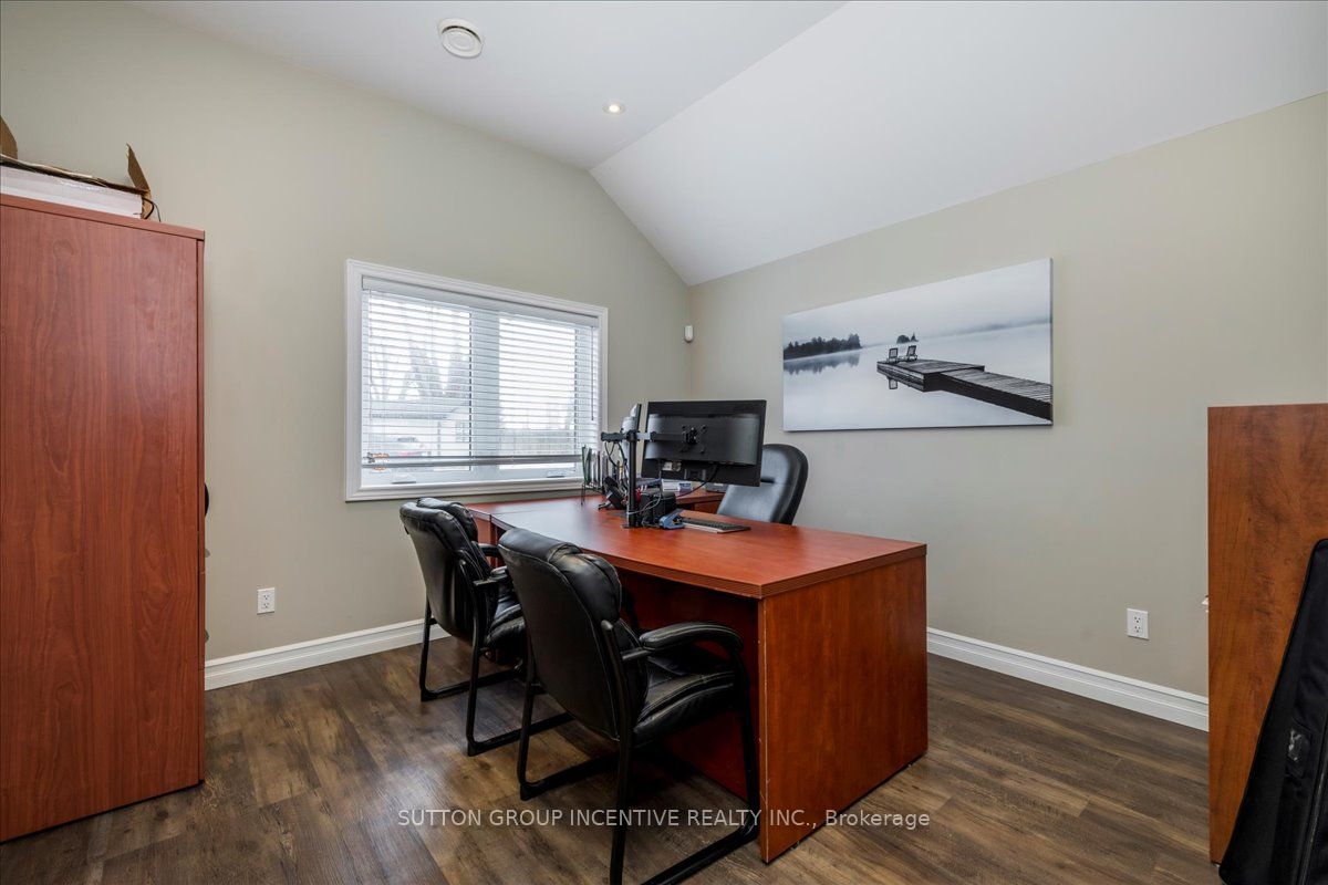 386 Mapleview Dr E Property Photo 15