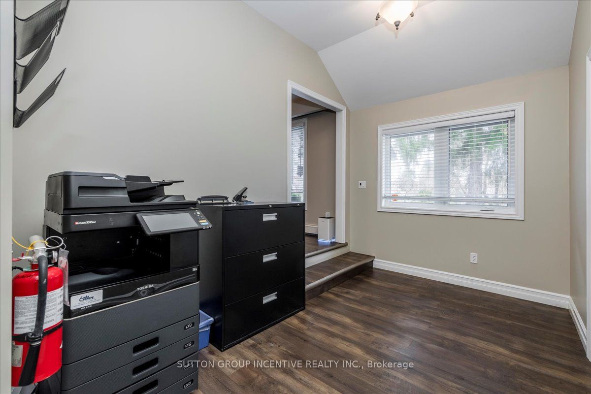 386 Mapleview Dr E Property Photo 16