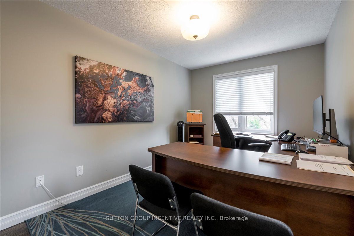 386 Mapleview Dr E Property Photo 17