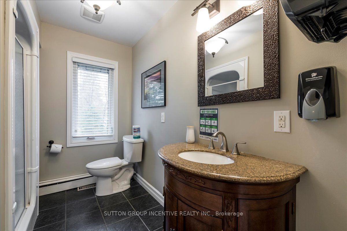 386 Mapleview Dr E Property Photo 18