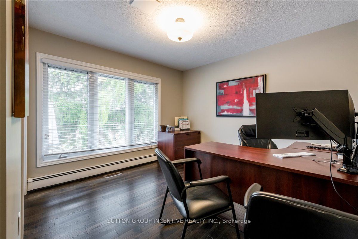 386 Mapleview Dr E Property Photo 20