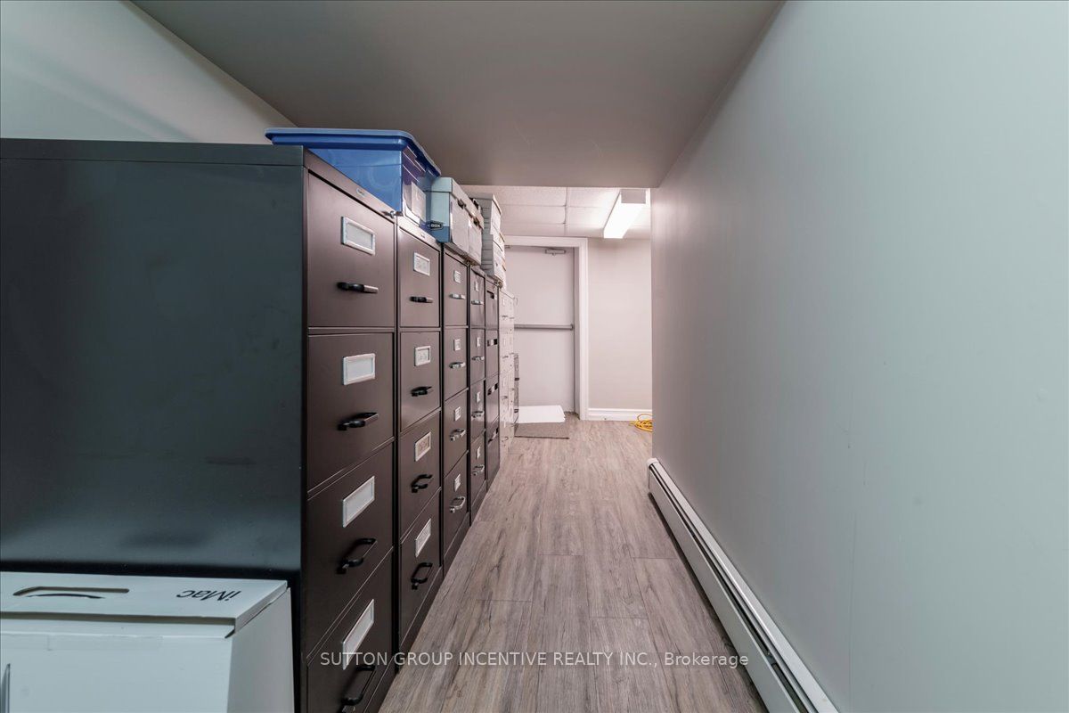 386 Mapleview Dr E Property Photo 23