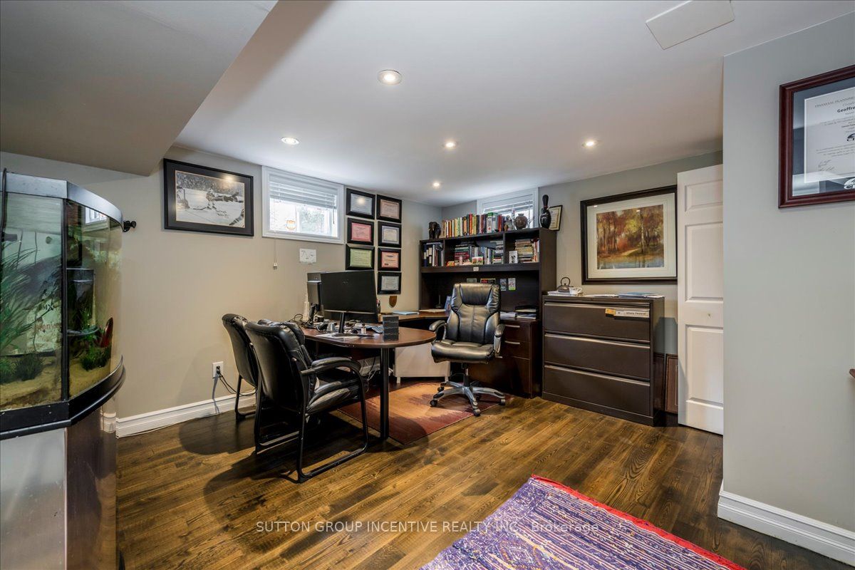 386 Mapleview Dr E Property Photo 24
