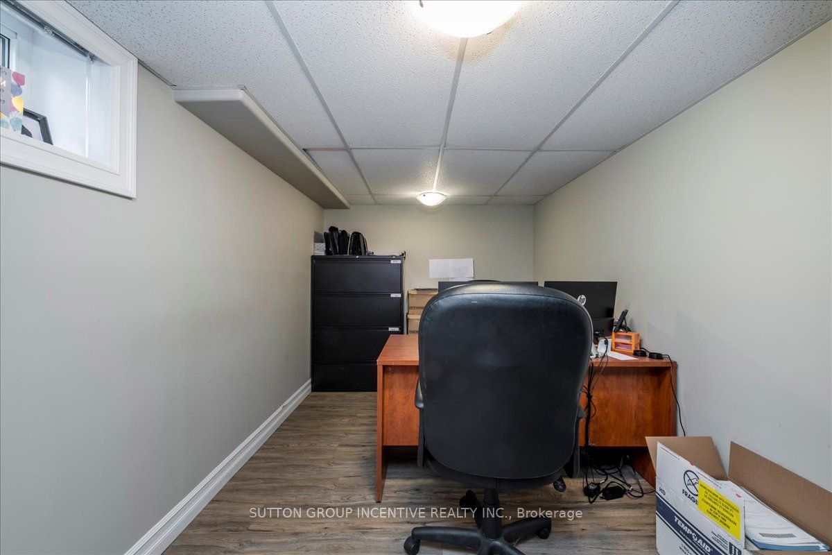 386 Mapleview Dr E Property Photo 25