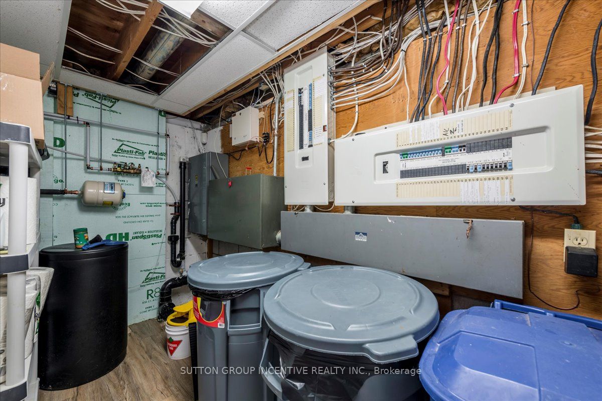 386 Mapleview Dr E Property Photo 26