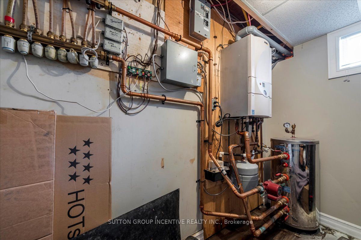 386 Mapleview Dr E Property Photo 27