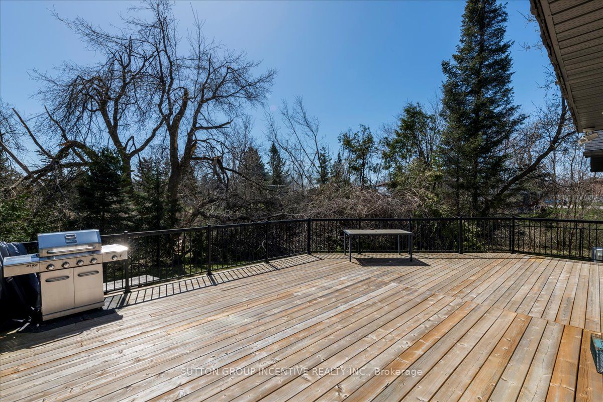 386 Mapleview Dr E Property Photo 28