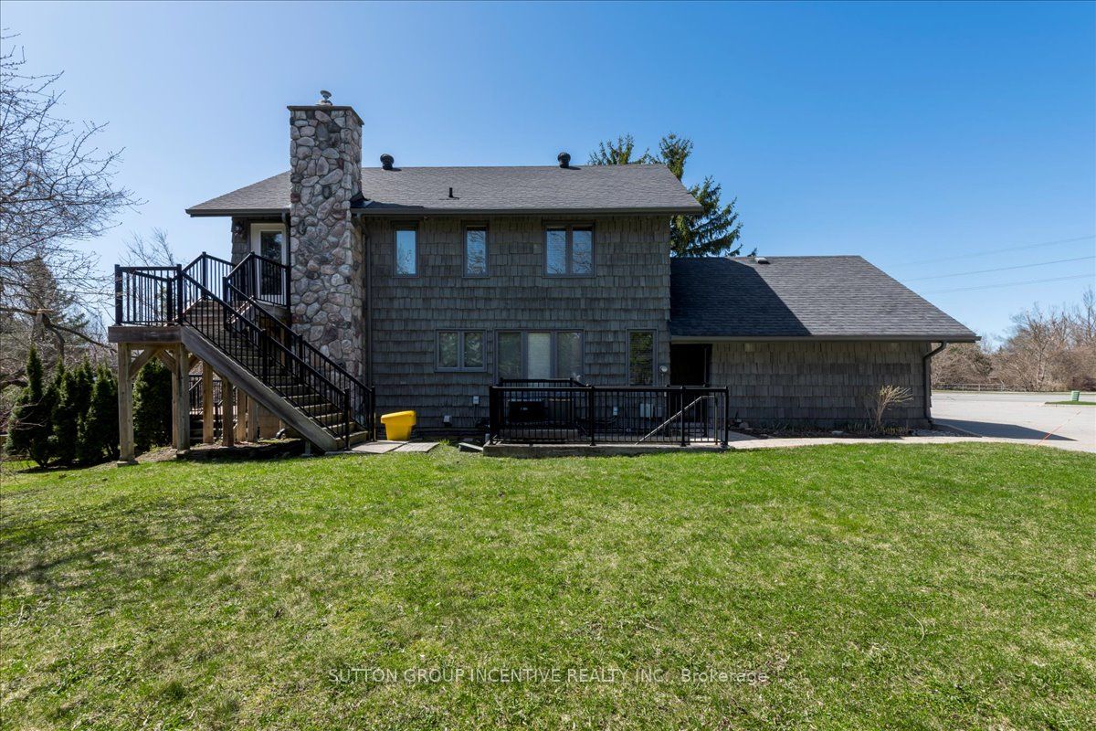 386 Mapleview Dr E Property Photo 31