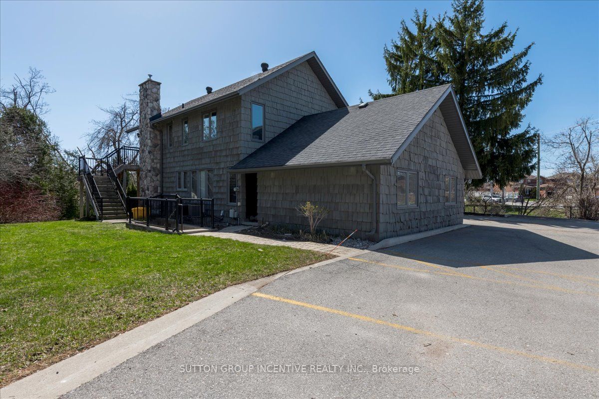 386 Mapleview Dr E Property Photo 32
