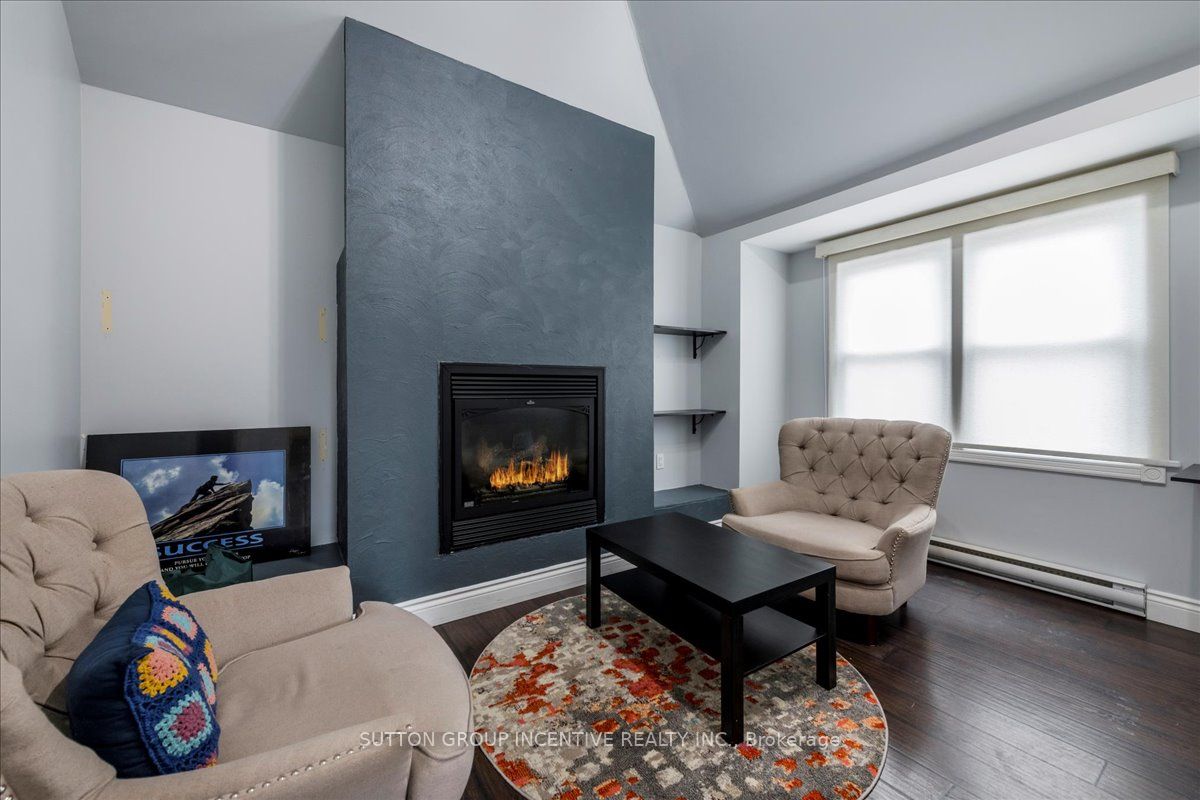 386 Mapleview Dr E Property Photo 39