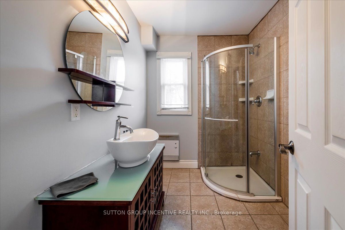 386 Mapleview Dr E Property Photo 41
