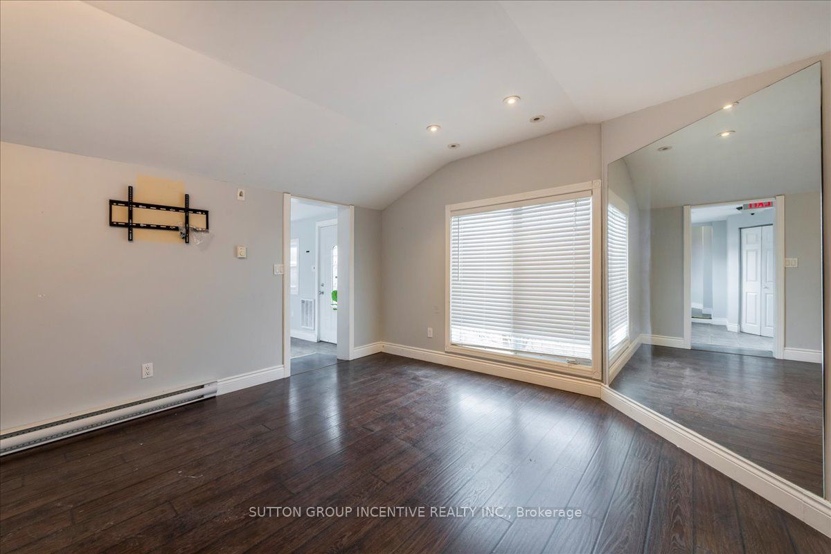 386 Mapleview Dr E Property Photo 44