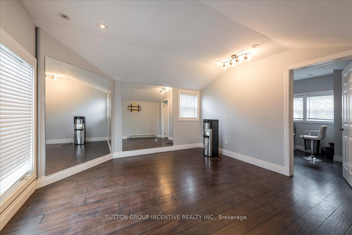 386 Mapleview Dr E Property Photo 45