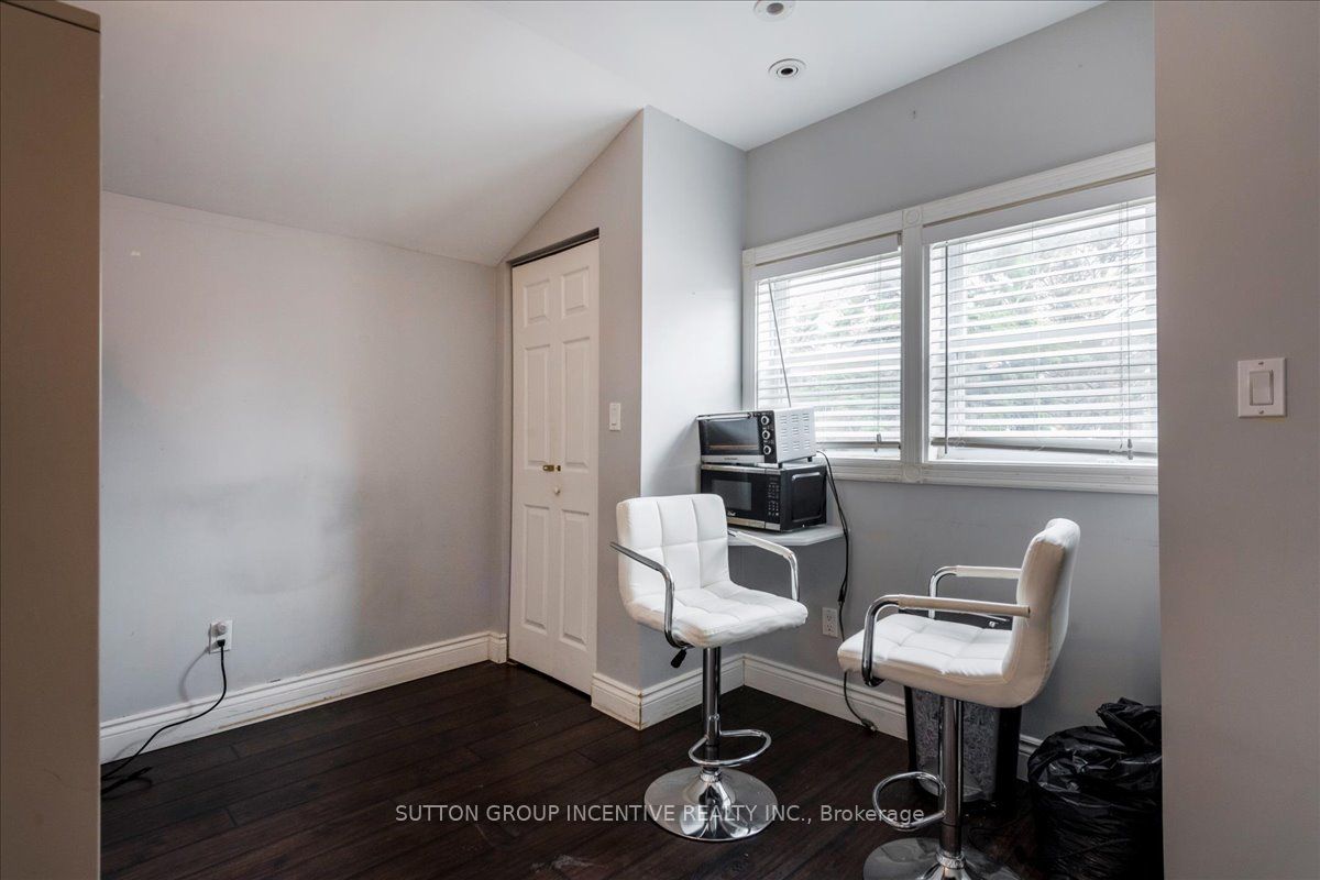 386 Mapleview Dr E Property Photo 46