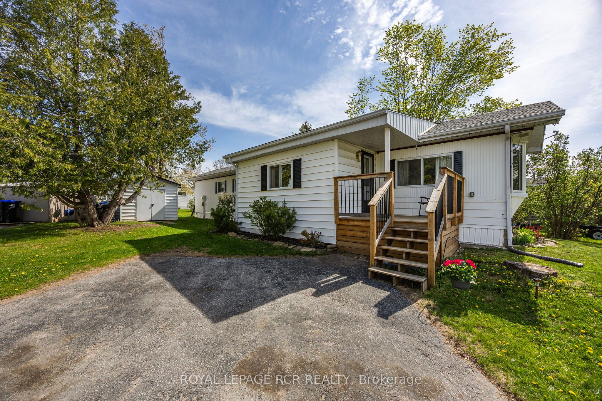 17 Balantrae Dr Property Photo 1