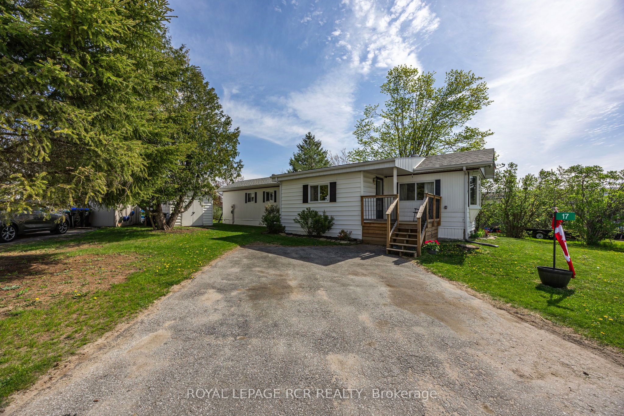 17 Balantrae Drive Property Photo 2