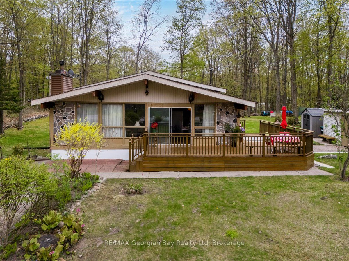 25 Tall Pines Drive W Property Photo 1