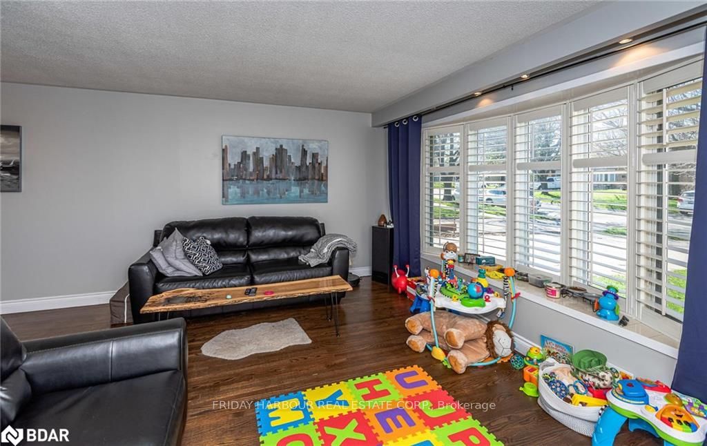 9 Meadowland Avenue Property Photo 5