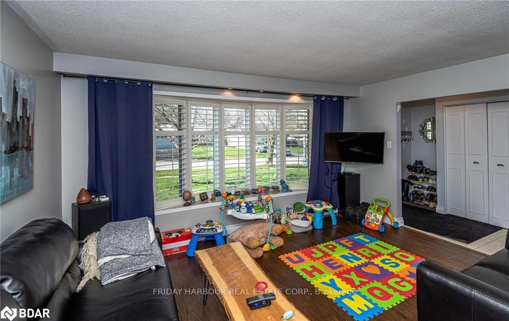 9 Meadowland Avenue Property Photo 6