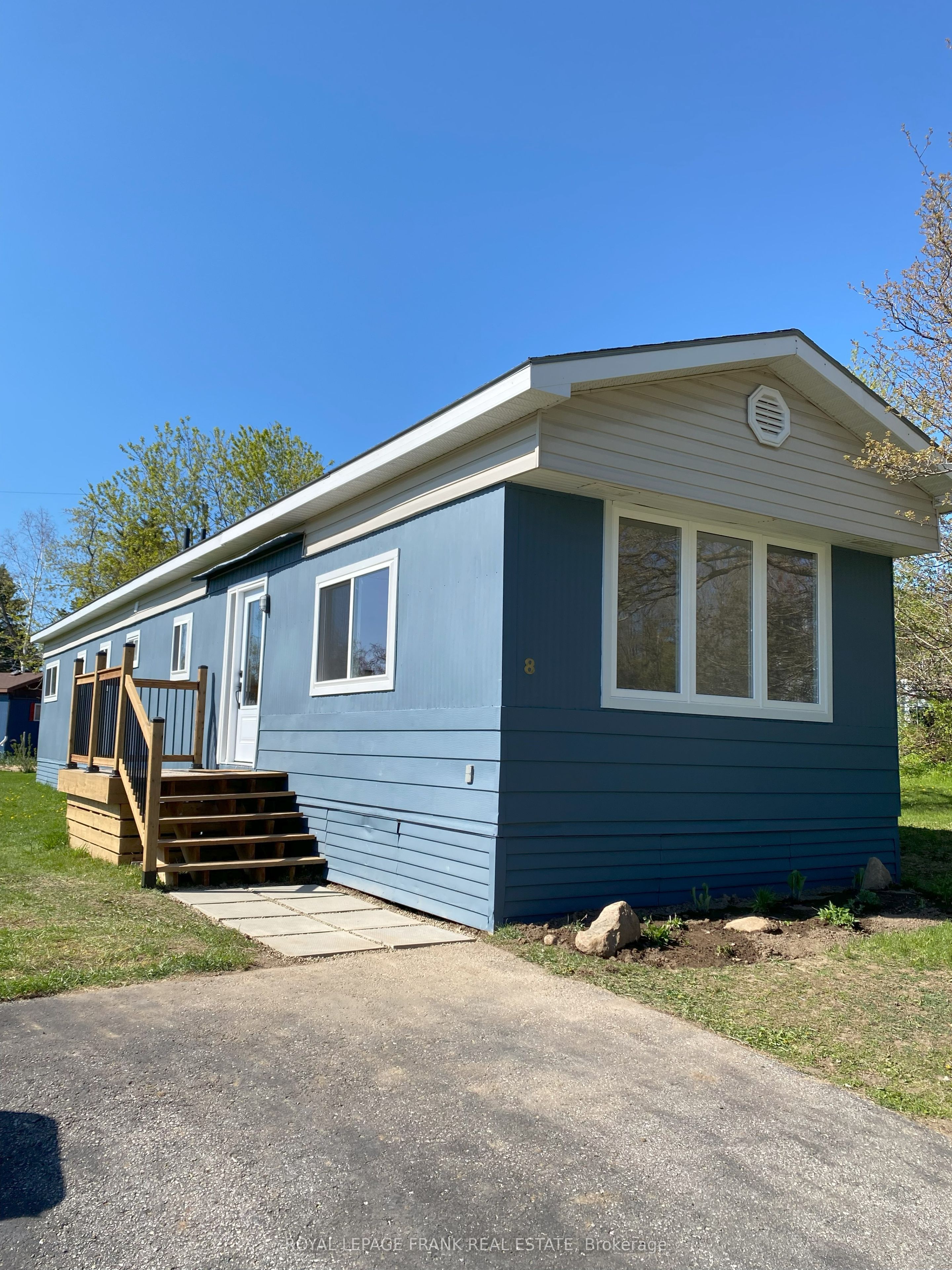 8 Bensley Drive Property Photo 1
