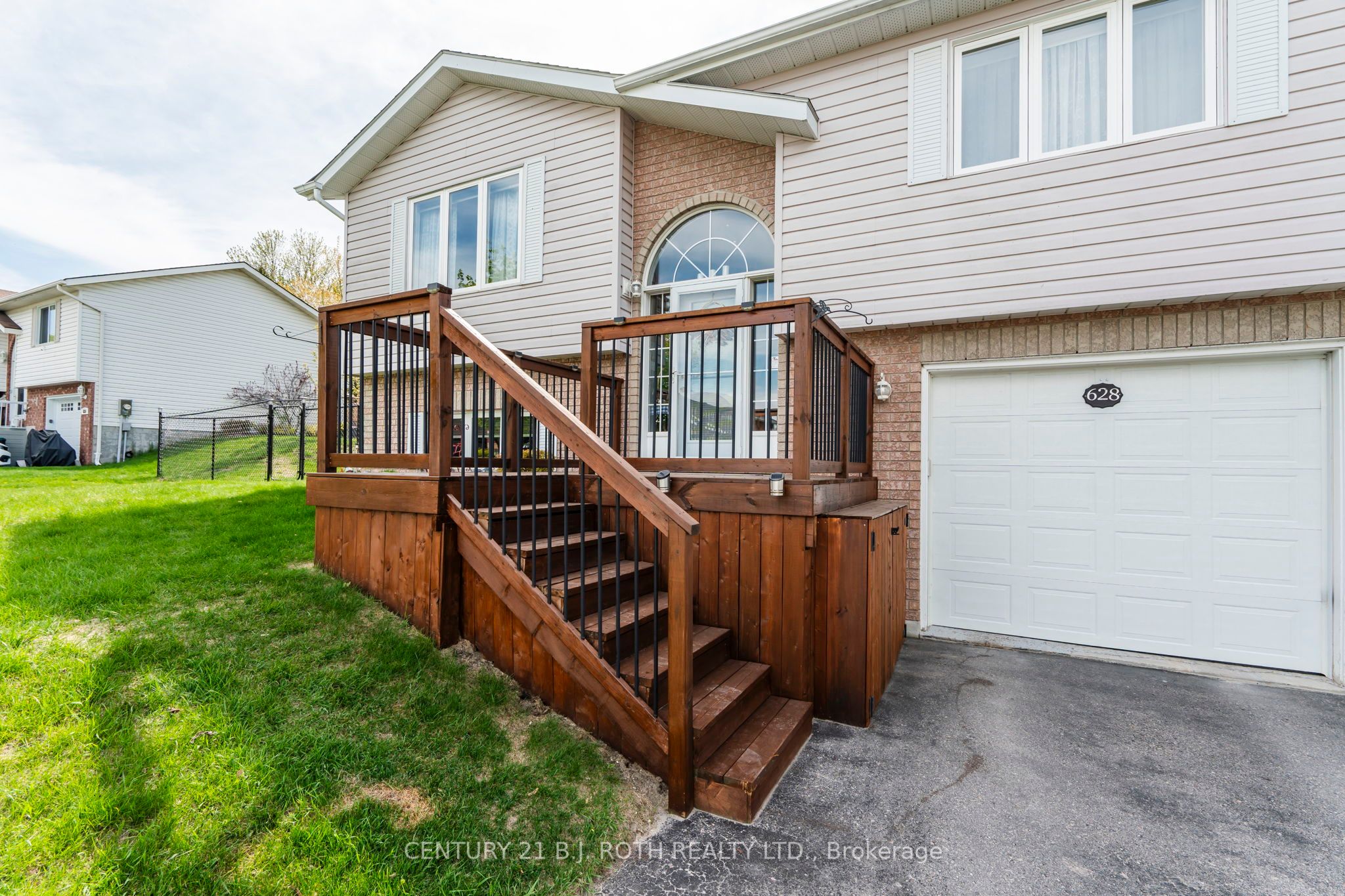 628 Wayne Crescent Property Photo 2