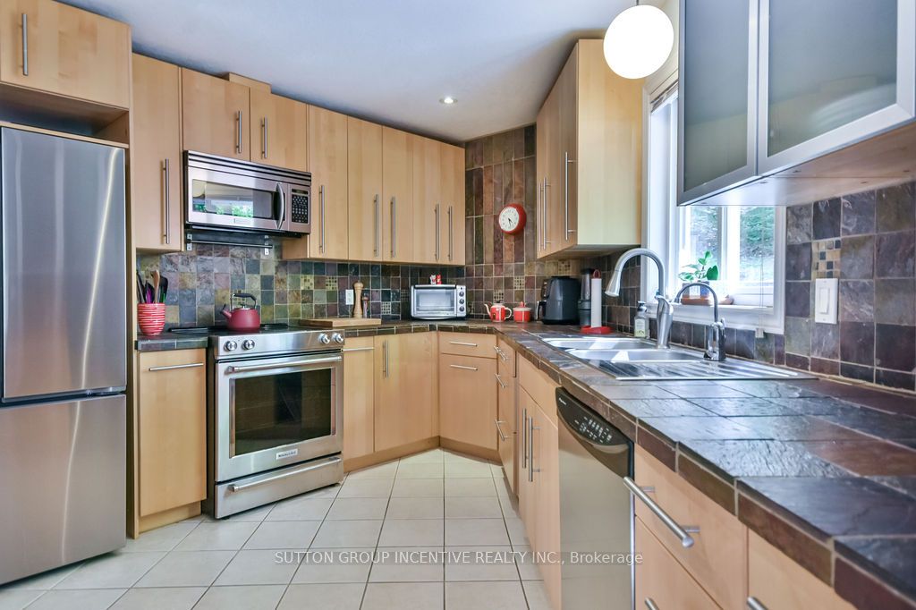 4 Country Club Lane Property Photo 10