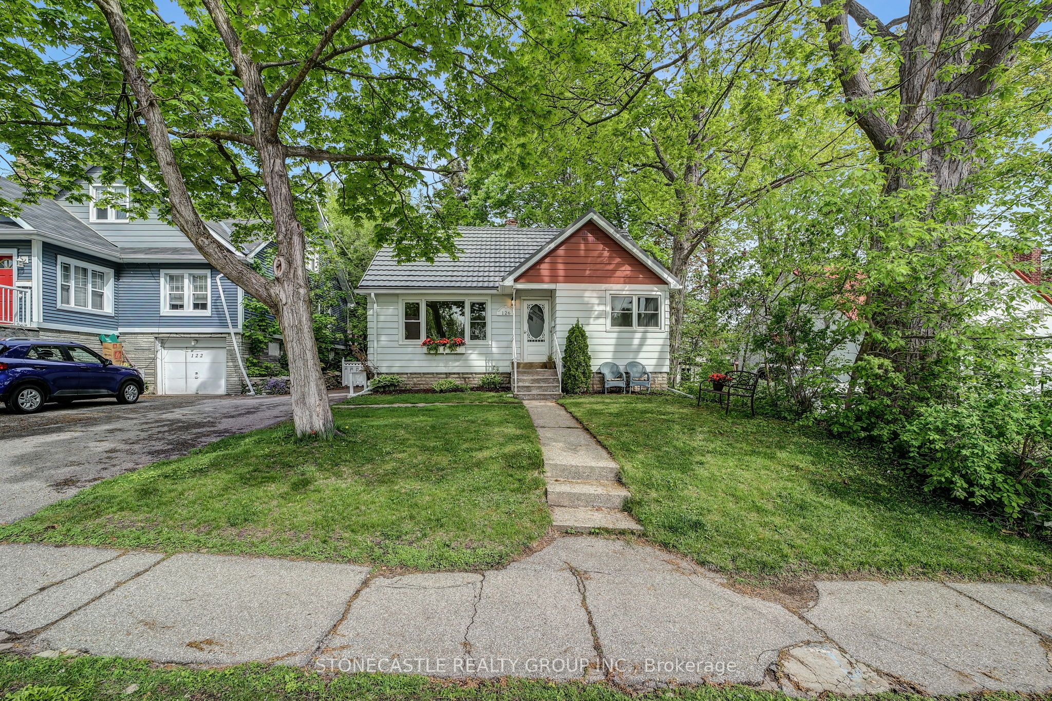 126 Brant St E Property Photo 1