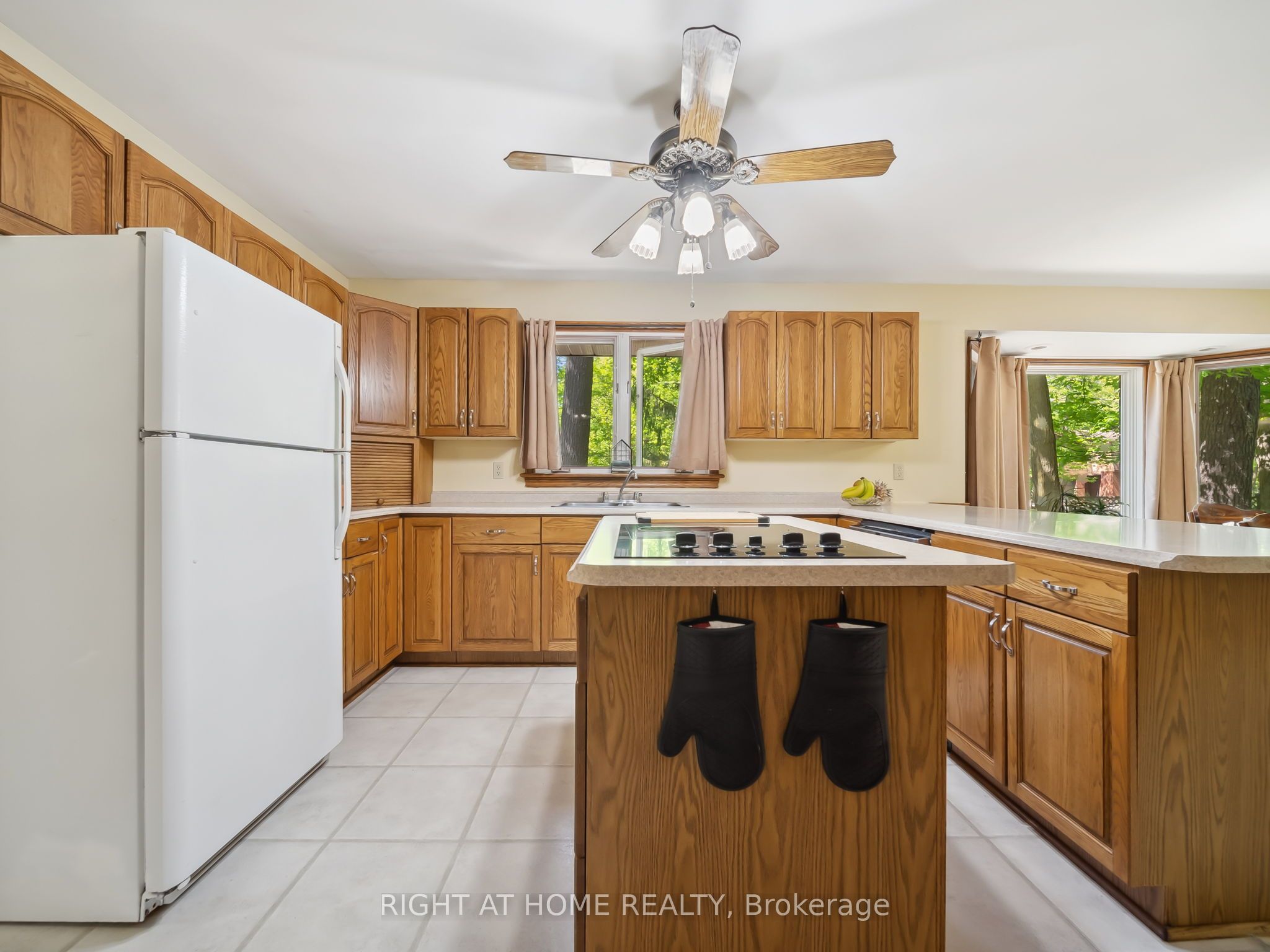 1857 Kensington Place Property Photo 3