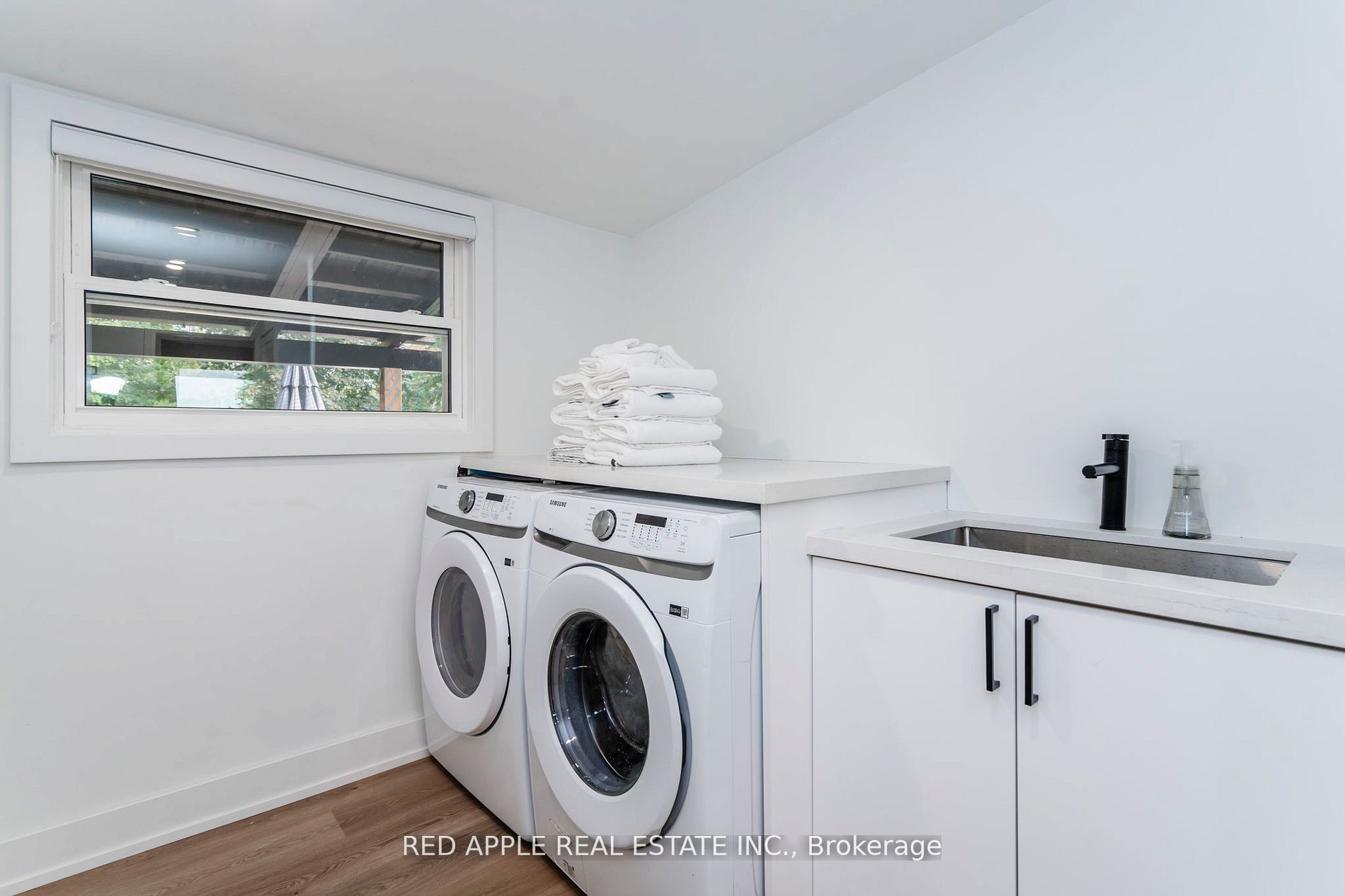 205 Hoyt Avenue Property Photo 36