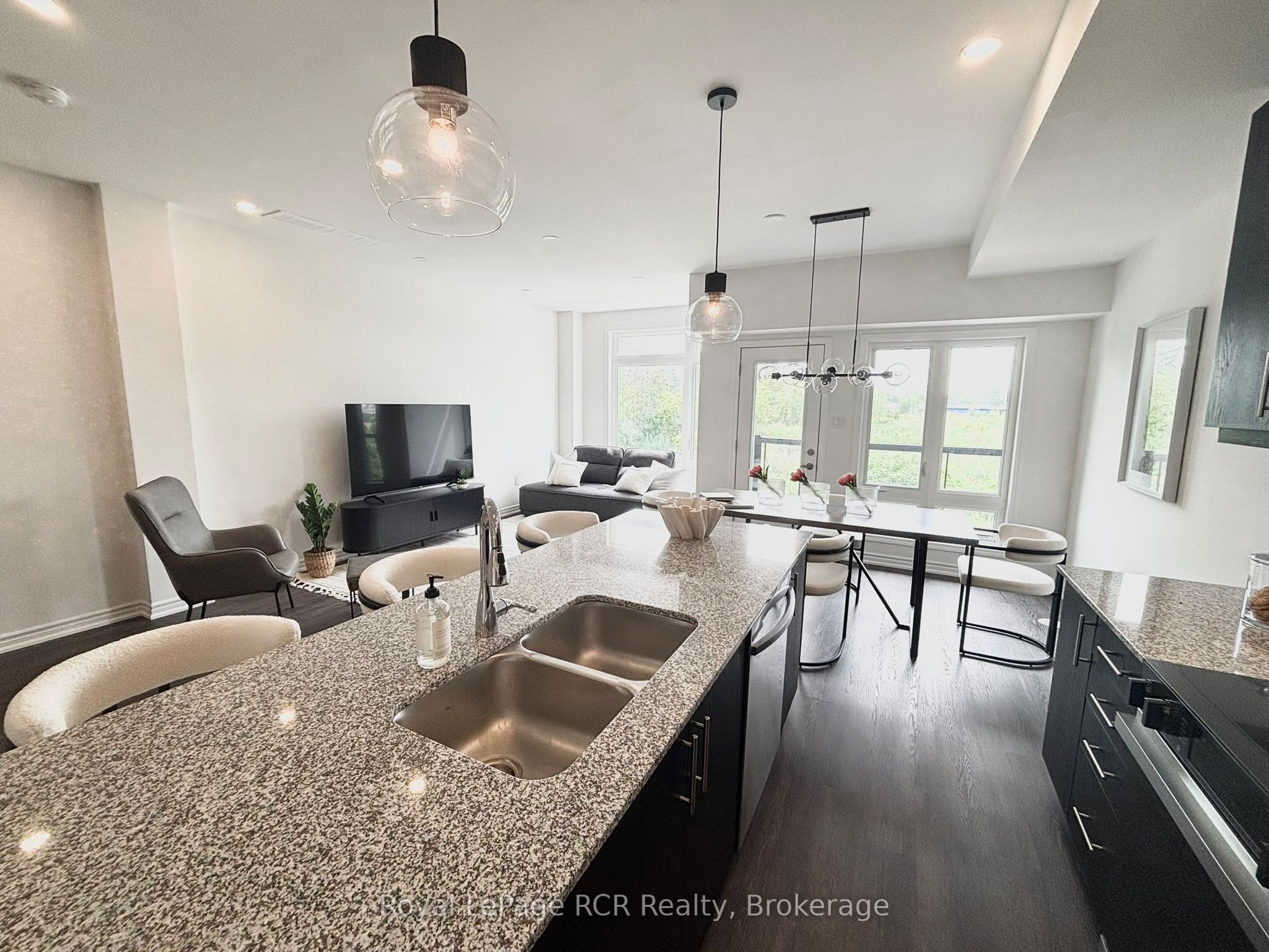 150 Elgin Street Property Photo 11