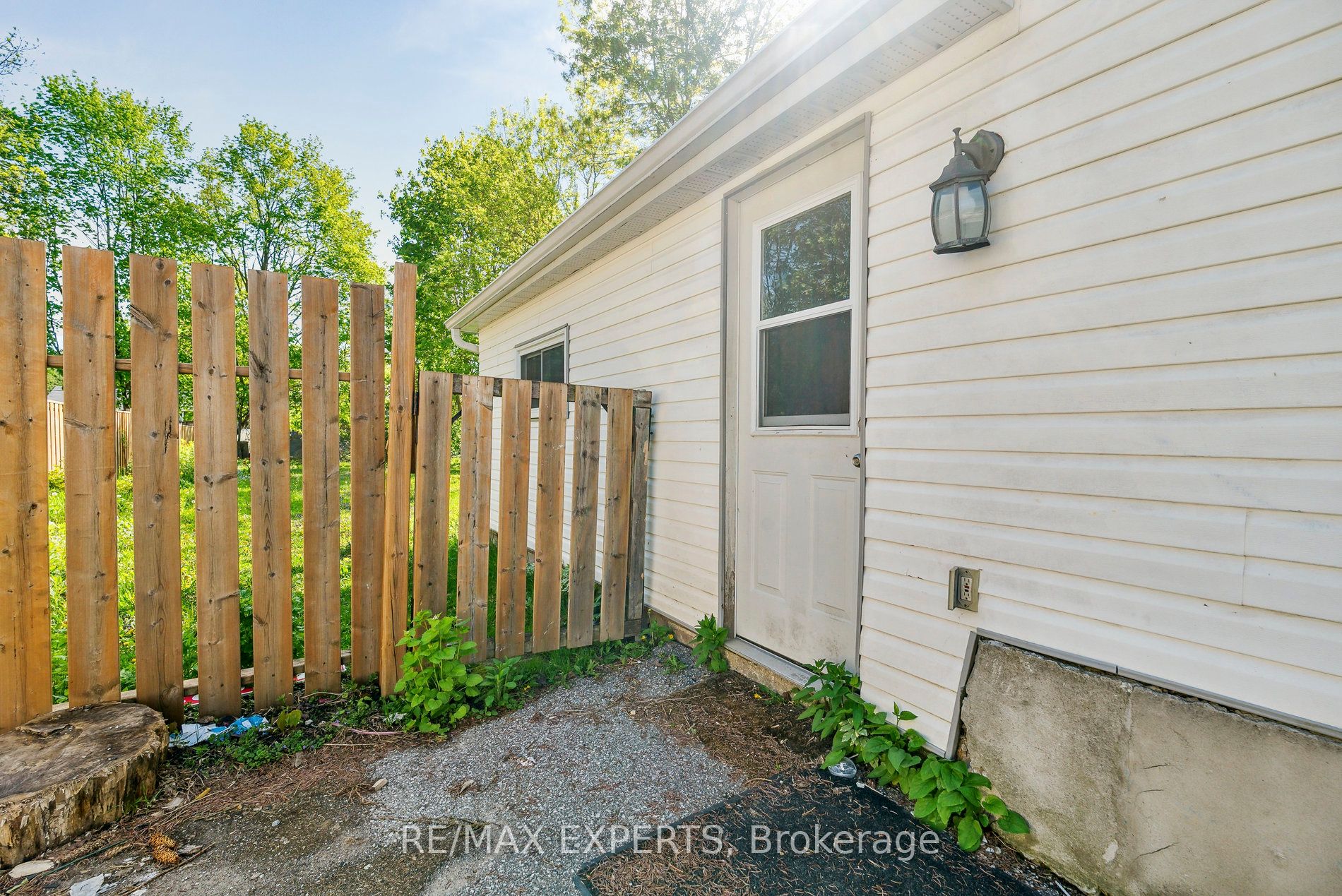 282 Gill Street Property Photo 8