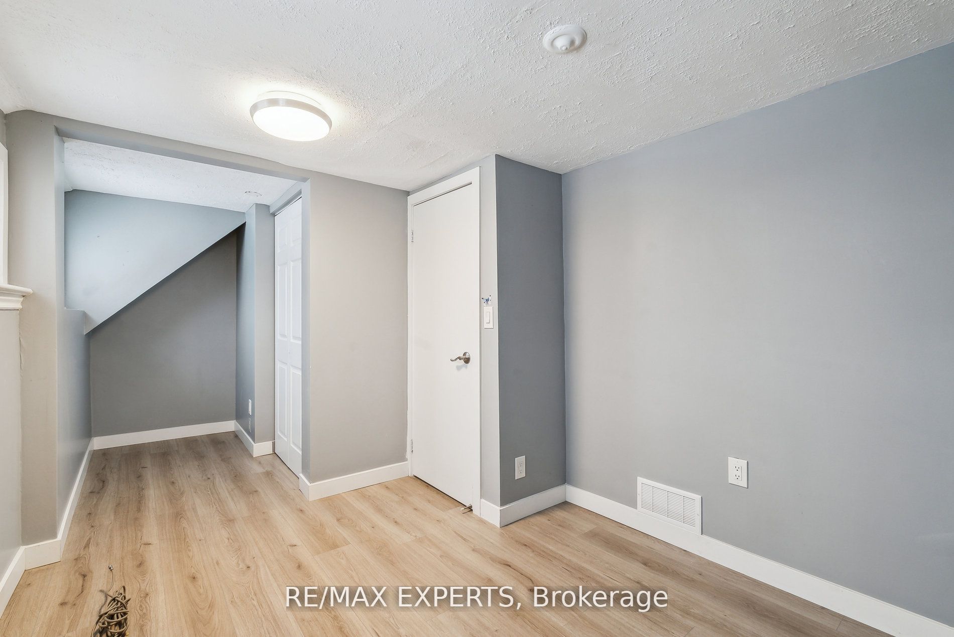 282 Gill Street Property Photo 19