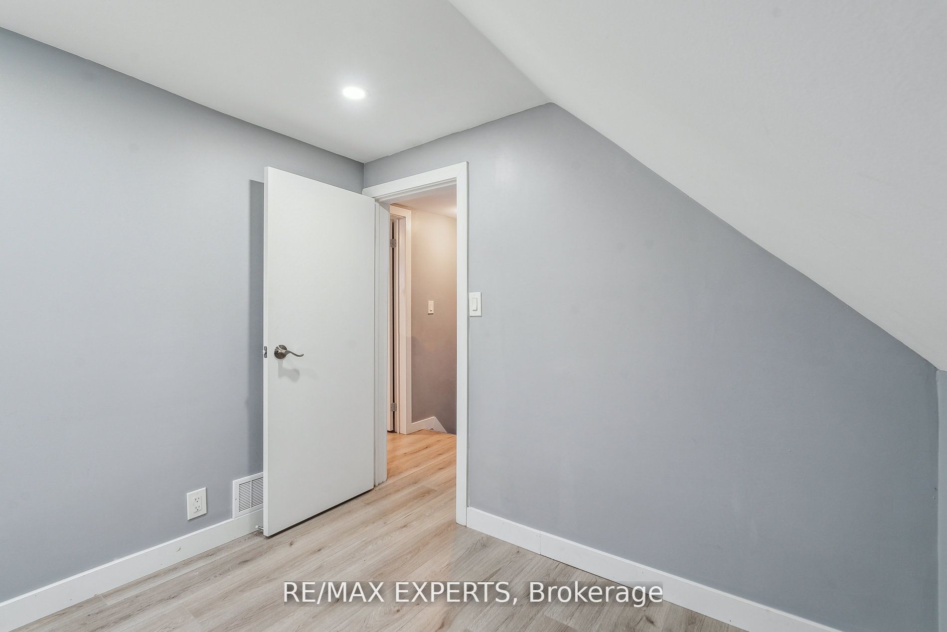 282 Gill Street Property Photo 21