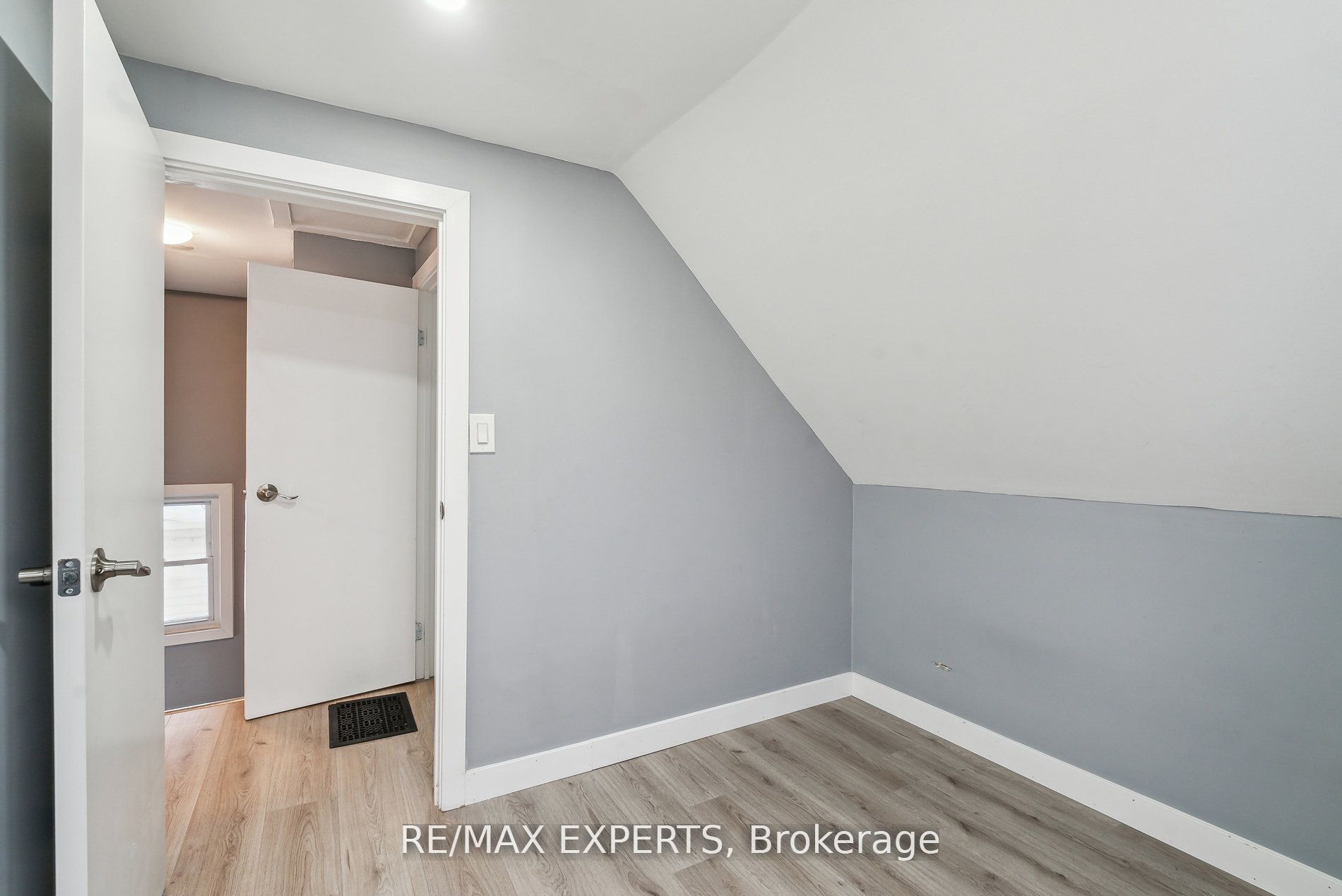 282 Gill Street Property Photo 23